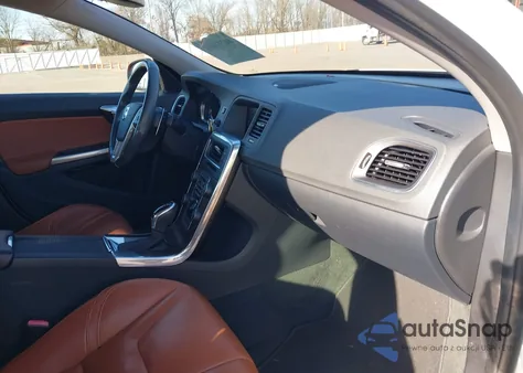 2014 Volvo S60 T5 Platinum из США, поврежденный, VIN YV1612FS1E1285735